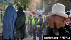 "Азаттыктын" коллажы 