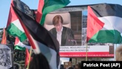 Гаагадагы БУУнун Эл аралык сотунун алдына палестиндерди колдоп чыккандар, 26-январь, 2024-жыл. 