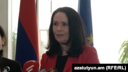 Գերմանիայի Բունդեսթագի իրավական հանձնաժողովի հանձնաժողովի նախագահ Էլիզաբեթ Վինքելմայեր-Բեքերը Երևանում զրուցում է լրագրողների հետ, 27-ը փետրվարի, 2024թ.