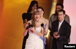 Сыйлык тапшыруу учуру