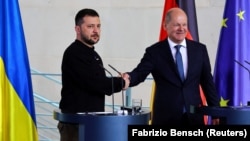 Президент України Володимир Зеленський і канцлер Німеччини Олаф Шольц (праворуч). Берлін, 14 травня 2023 року (фото ілюстративне)