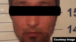 Кармалган блогер. Сүрөт Бишкек ШИИБне таандык.