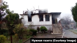 Из-за низкого напряжения в сети, бесконечных включений и выключений света, сгорел еще один дом в селе Адзюбжа