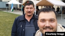 Каракалпак активисттери Кошкарбай Торемуратов (артта) жана Акылбек Муратов.