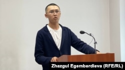 Ырыс Жекшеналиев сот залында. 15-май, 2023-жыл.