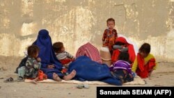 یک خانواده مهاجرین برگشته از پاکستان به افغانستان 