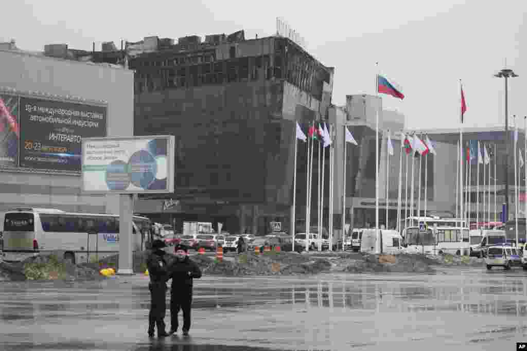 АКШ, Германия, Британия жана Түркия баштаган 20дай өлкө орусиялыктарга көңүл айтып, кол салууну айыпташты. Жай тургундарга кол салууну Евробиримдик жана БУУ дагы айыптады. Кыргызстандын кол салууну&nbsp;айыптаган билдирүүсүн&nbsp;Тышкы иштер министрлиги таратты. Орусиядагы кыргыз жарандарын эл көп чогулган жерлерден оолак болууга чакырды.