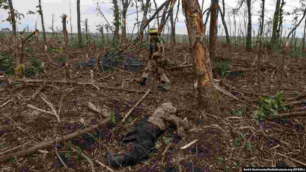 An advancing Ukrainian soldier walks past the body of a dead Russian soldier. For nine months, Moscow&#39;s forces have tried to seize the city in the Donbas region, which has become a symbol of Kyiv&#39;s steely determination and the Kremlin&#39;s military struggle.