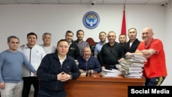 Кемпир-Абад иши боюнча айыпталуучулар сот жараянында. Архив 