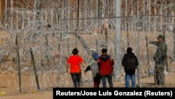 АКШга Мексика аркылуу өтүүгө аракеттенген мигранттар. Иллюстрация 