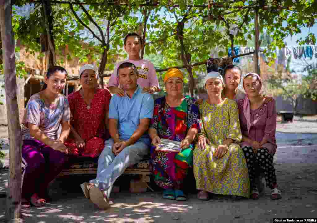 Асеманын күрөшкө барганын чоң атасы, чоң апасы да колдошот.&nbsp;