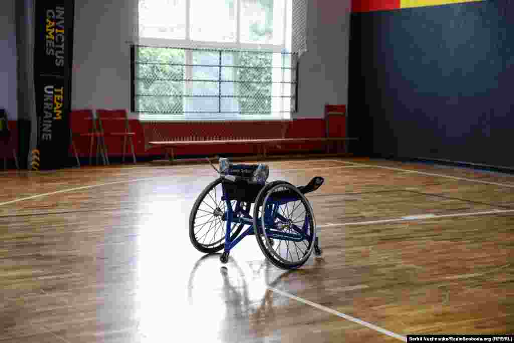 По завершенню матчу&nbsp;&nbsp;військовослужбовці та ветерани, які зараз проходять реабілітацію, а також журналісти могли спробувати себе самих у баскетболі на візках