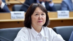 Экс-министр Кутманова менен уулунун иши сотко өттү