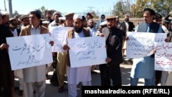 په خیبر پښتونخوا کې وخت نه وخته د استادانو د تښتونو د پېښو ضد مظاهرې شوې دي. پخوانی انځور