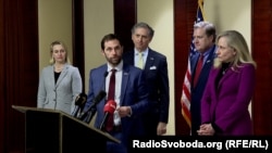 «Після двох років напруженої боротьби ми розуміємо, що президент Зеленський шукає оновлення та інший підхід, і це, безсумнівно, у його праві. І ми це право підтримуємо» – Джейсон Кроу