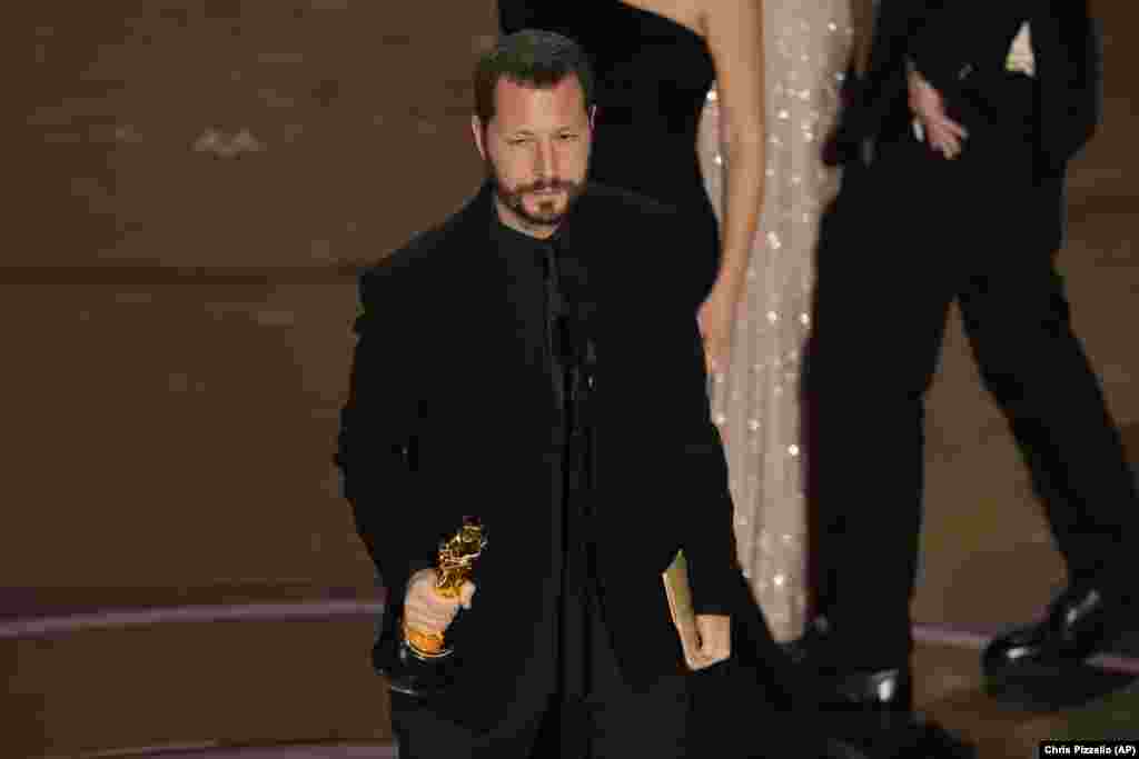 &laquo;Ми можемо подбати про те, щоб історія рухалася у правильному напрямку, щоб правда перемогла. І щоб про людей, які загинули у Маріуполі, ніколи не забули. Тому що кіно формує спогади, а спогади формують історію&raquo;, &ndash; наголосив Чернов, який бачив все на власні очі, бо перебував у Маріуполі на початку масштабної війни Росії проти України