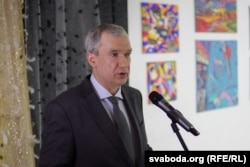 Павал Латушка на адкрыцьці выставы карцін рэпрэсаваных беларускіх мастакоў «Вітанкі зь Беларусі»