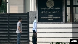 در هفته های اخیر به دلیل عدم فعالیت سفارت افغانستان در دهلی مراجعین با مشکلات فراوانی مواجه بوده اند