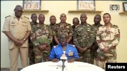 Козголоңчулардын өкүлү генерал-полковник Амаду Абдурахман улуттук телеканал аркылуу билдирүү жасады. 