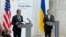 Ентоні Блінкен (ліворуч) та Дмитро Кулеба під час брифінгу у Києві, Україна, 15 травня 2024 року