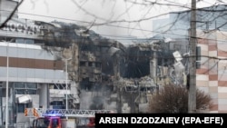 Украинанын Днепр шаарына жасалган орус армиясынын соккусунан соода борбору жабыркады. 29-декабрь, 2023-жыл.