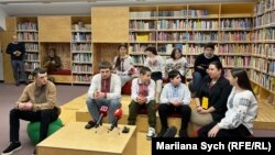 Повернути в Україну, за даними влади, поки що вдалося близько пів тисячі дітей. На фото –повернуті з депортації діти на конференції в Ризі, 2024 рік. Фото ілюстративне
​