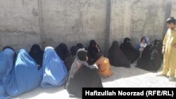 زنانی که تحت خشونت های خانواده گی قرار دارند در تلاش جدایی از شوهران شان اند٬ اما هیچ فیصله یی به نفع آنان صورت نمیگیرد