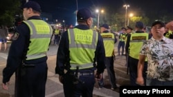 Бишкекте 18-майга караган түнү тартылган сүрөт. Чүй менен 7-апрель көчөлөрүнүн кесилиши.