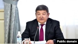 Акылбек Жапаров.