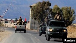 نیرو های اردوی پاکستان در نزدیکی سرحد با افغانستان 