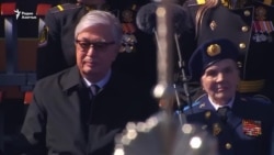 Поездка Токаева на парад в Москву: одни критикуют, другие оправдывают

