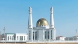 Diňle: Arkadagda gurulýan metjit üçin býujet işgärlerinden pul talap edilýär