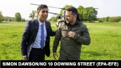 Британиянын премьер-министри Риши Сунак жана Украинанын президенти Владимир Зеленский. Британия, 15-май, 2023-жыл.