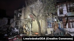 Пошкоджений будинок через атаку військ РФ на Одесу, Україна, 23 квітня 2024 року. Фото ілюстративне
