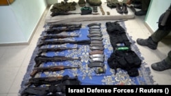 نیروهای اسرائیل مدعی شده اند که این سلاح ها را در جریان بازرسی از شفاخانه الشفا پیدا کرده اند