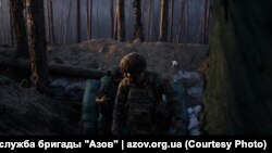 Бійці бригади «Азов» у Серебрянському лісі