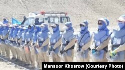 زنان ماین روب که در زمان جمهوریت سابق در ولایت بامیان ایفای وظیفه می کردند. 