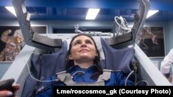 Беларуска Марына Васілеўская падчас падрыхтоўкі да палёту ў космас