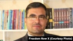 پارسی را در ماه حمل سال گذشته دستگیر و به اتهام توهین به مقدسات و تبلیغ علیۀ نظام به ۱۶ سال حبس محکوم شده بود.