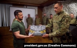 Президент України Володимир Зеленський і командувач Сил спеціальних операцій ЗСУ генерал Віктор Хоренко (праворуч). Донеччина, 29 липня 2023 року