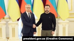 Президент України Володимир Зеленський і прем’єр-міністр Болгарії Ніколай Денков (ліворуч). Київ, 26 лютого 2024 року 