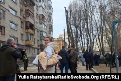 Жителі пошкодженого будинку, 24 лютого 2024 року