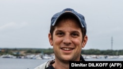 "Эван Гершкович Орусияда төрөлүп, бала чагында ата-энеси менен жер которуп кеткен.