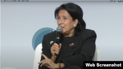 პრეზიდენტი სალომე ზურაბიშვილი პარიზის მშვიდობის ფორუმზე. 10 ნოემბერი, 2023. 