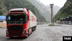 КПП «Верхний Ларс» на границе России и Грузии