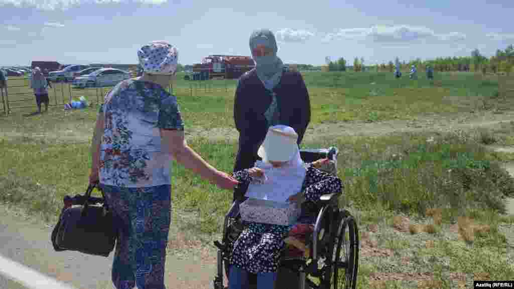 Хәер сорашучылар да шактый иде