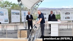 Ադրբեջանի նախագահ Իլհամ Ալիևը հիմնարկեքի հերթական արարողության ժամանակ, արխիվ