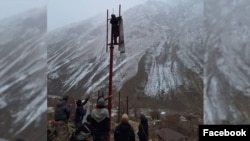 Установка базовой станции мобильного оператора в горном районе Таджикистана