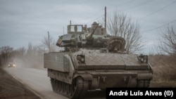 Американська бойова машина Bradley поблизу Авдіївки в рамках військової допомоги США