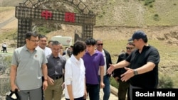 Министрлер кабинетинин төрагасынын орун басары Бакыт Төрөбаев Кытай өкмөтүнүн өкүлдөрү менен. 30-июнь, 2024-жыл. 